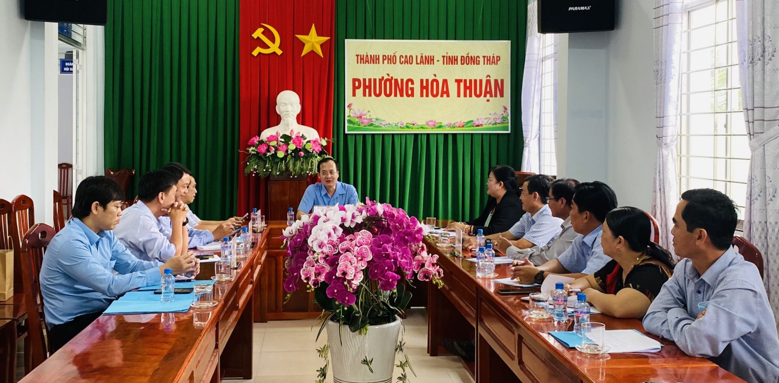 Đồng chí Trần Trí Quang, Bí thư Thành uỷ Cao Lãnh đến thăm và làm việc với Đảng uỷ phường Hoà Thuận